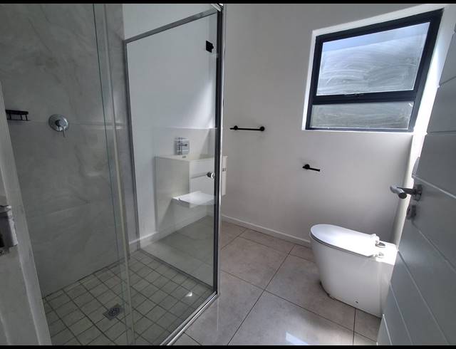 4 BEDROOM HOUSE FOR SALE IN PALM LAKES ESTATE